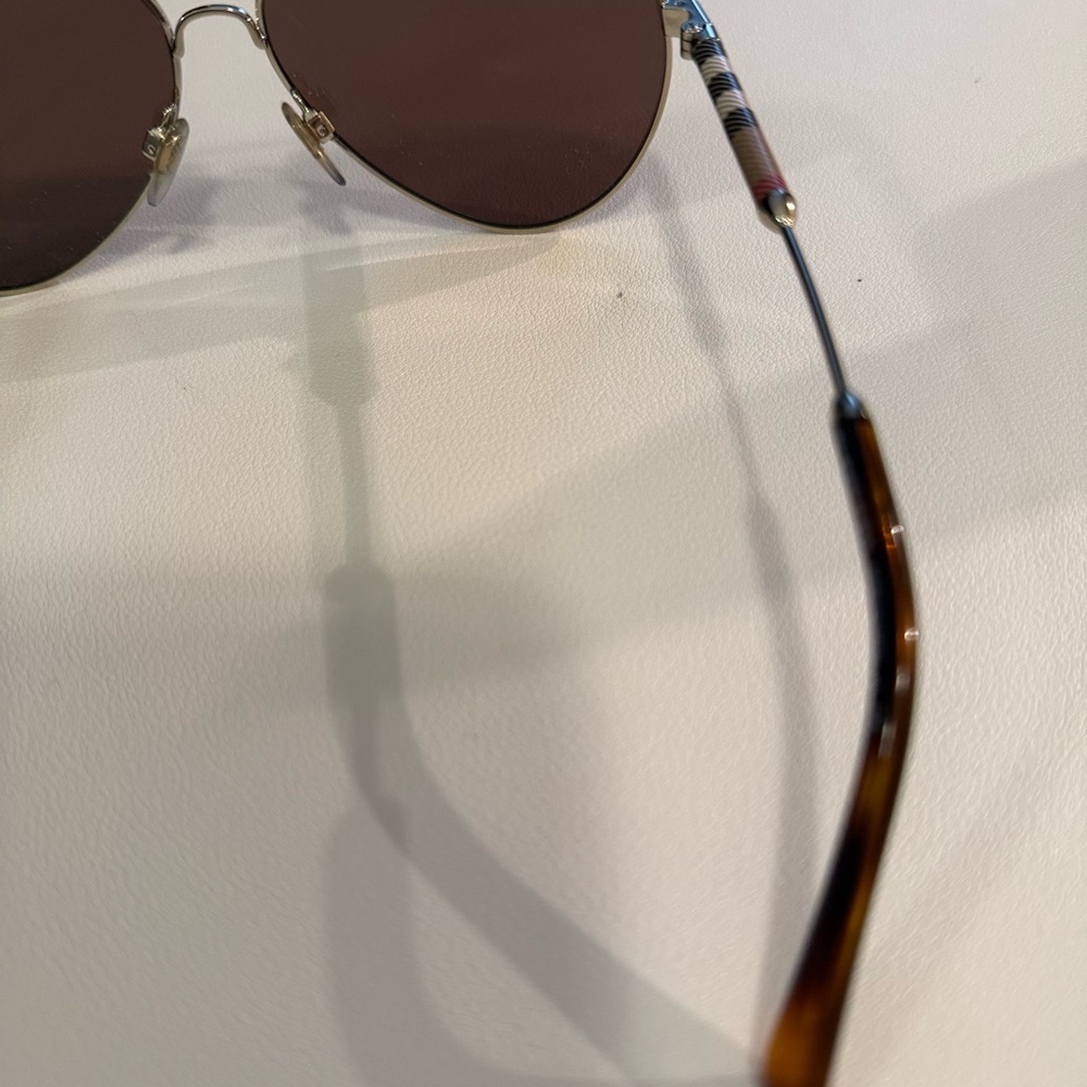 Burberry Sunglasses with Tortoise Shell Arms 140 … - image 6
